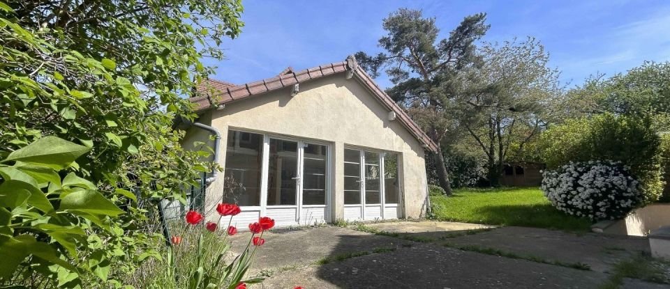 House 9 rooms of 213 m² in Bazemont (78580)