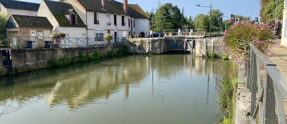 Maison 7 pièces de 268 m² à Montargis (45200)