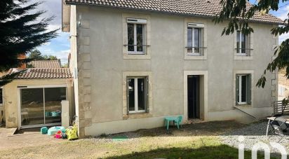 Maison 4 pièces de 135 m² à Fomperron (79340)