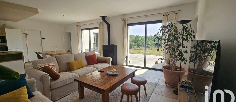 Maison 4 pièces de 117 m² à Jourgnac (87800)