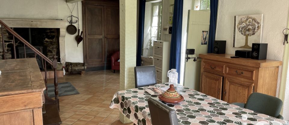 Country house 4 rooms of 110 m² in Bussière-Badil (24360)