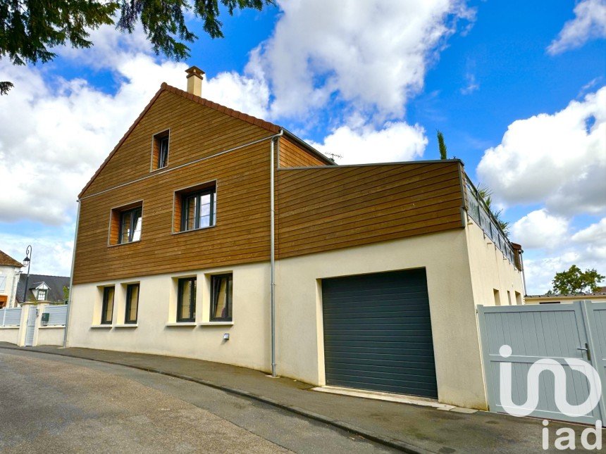 House 9 rooms of 255 m² in Beaulieu-sur-Loire (45630)