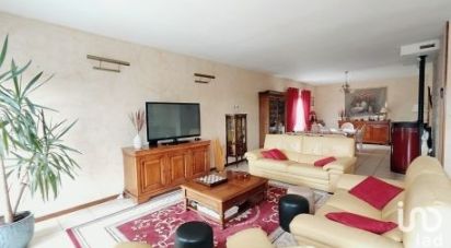 House 4 rooms of 153 m² in Saint-Vincent-Bragny (71430)