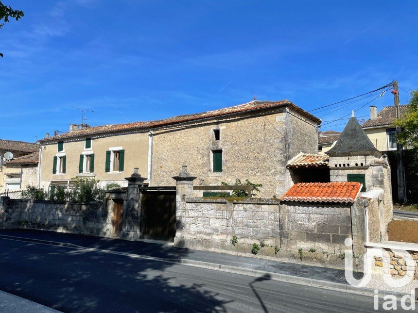 Maison 5 pièces de 156 m² à Gond-Pontouvre (16160)