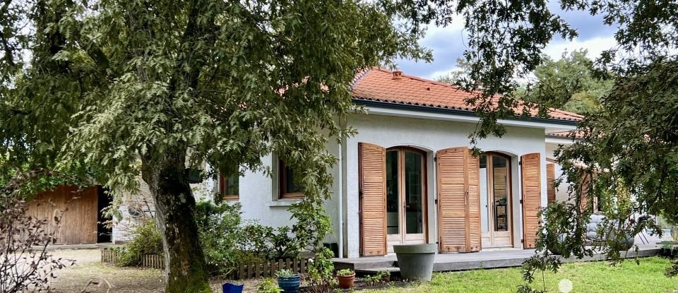 Traditional house 6 rooms of 155 m² in Uchacq-et-Parentis (40090)