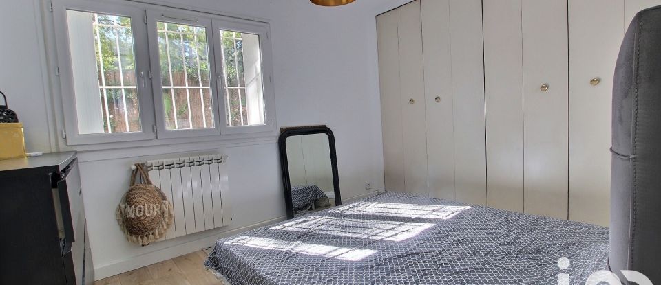 Appartement 3 pièces de 77 m² à Marseille (13012)