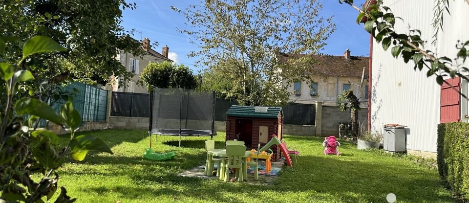 House 5 rooms of 111 m² in Condé-en-Brie (02330)