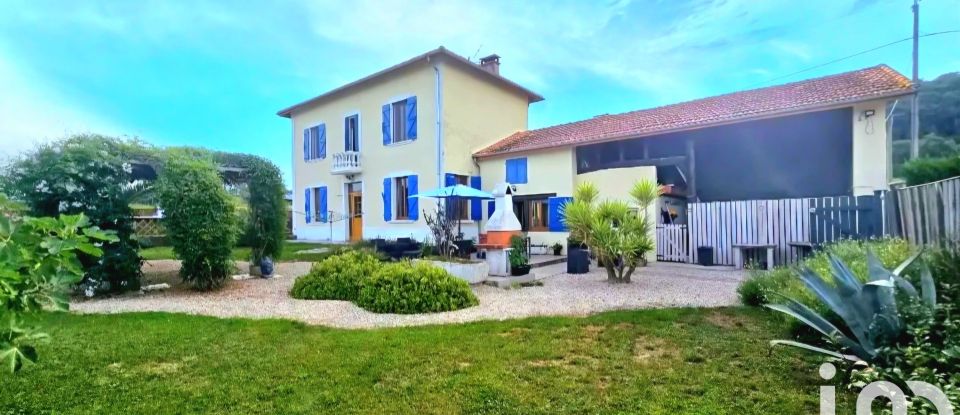 House 6 rooms of 145 m² in Bugard (65220)