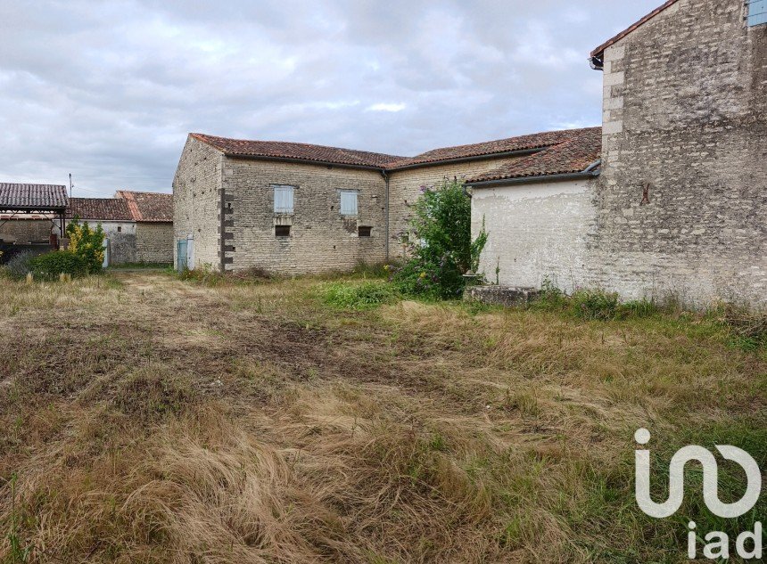 Maison de campagne 4 pièces de 300 m² à Brioux-sur-Boutonne (79170)