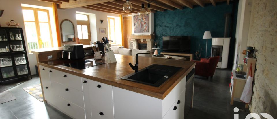 Country house 4 rooms of 129 m² in Urzy (58130)