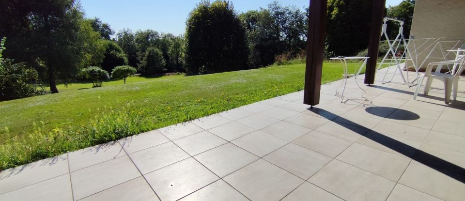 House 6 rooms of 120 m² in Saint-Ours (63230)