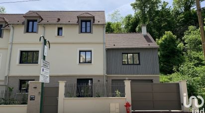 Maison 7 pièces de 163 m² à Le Mesnil-le-Roi (78600)