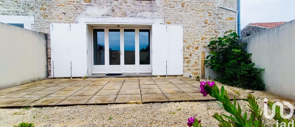 Village house 4 rooms of 90 m² in Saint-Laurent-de-la-Prée (17450)