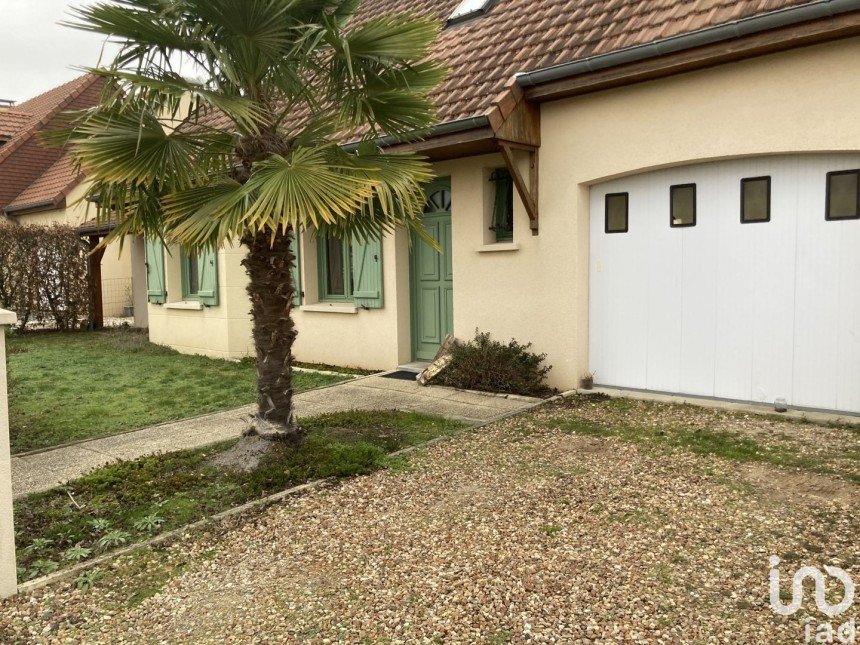 Maison traditionnelle 6 pièces de 126 m² à Allonnes (72700)