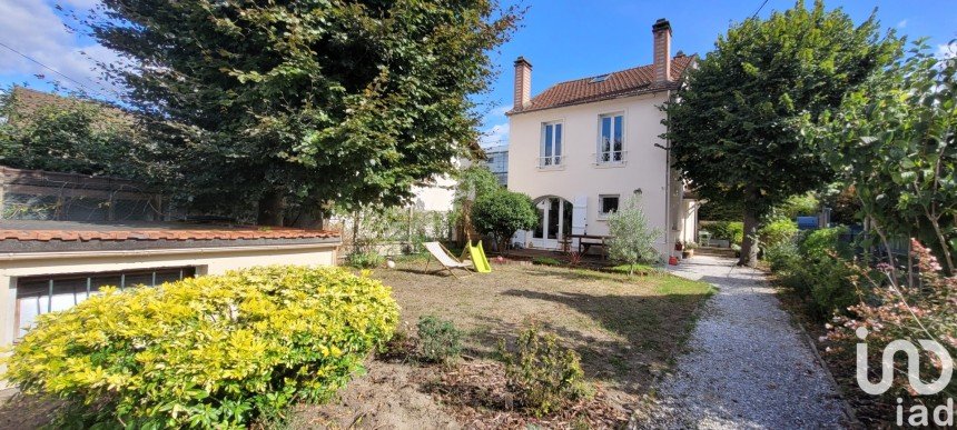 Traditional house 6 rooms of 120 m² in Houilles (78800)