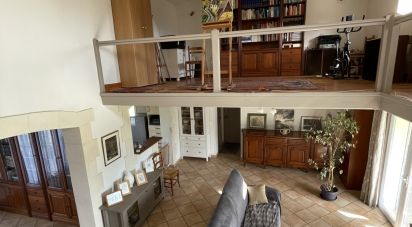 Traditional house 6 rooms of 158 m² in Jarnac-Champagne (17520)