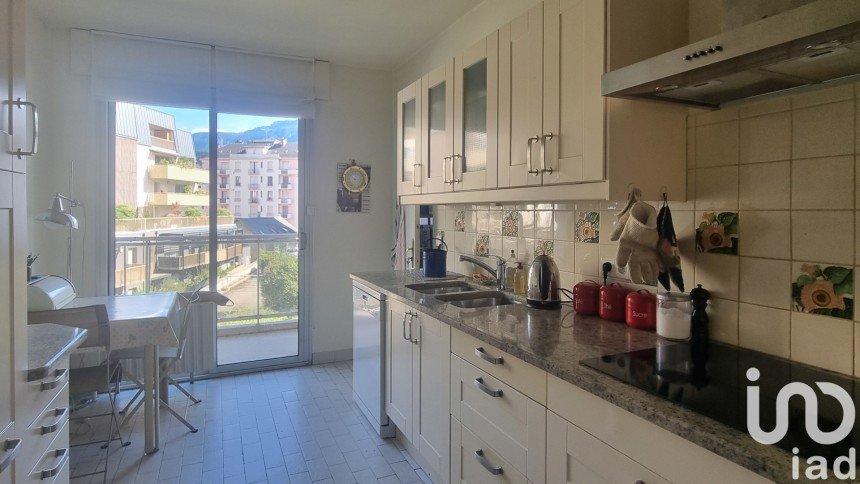 Appartement 3 pièces de 115 m² à Chambéry (73000)