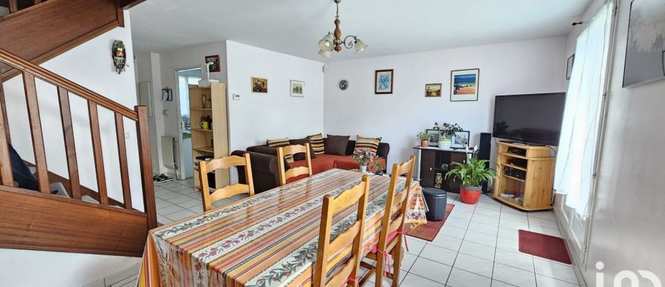 House 4 rooms of 77 m² in Combs-la-Ville (77380)