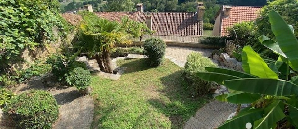 Village house 8 rooms of 215 m² in Pays de Belvès (24170)