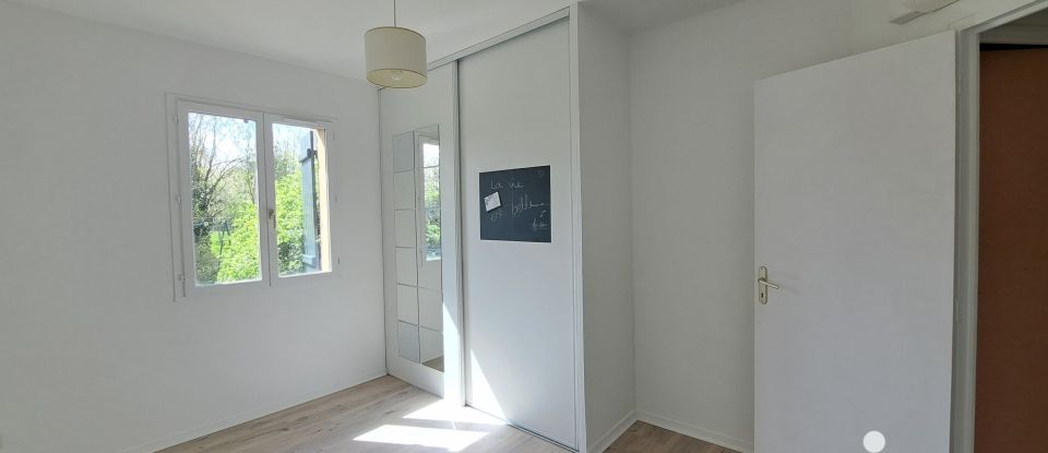 House 6 rooms of 130 m² in Grandchamp (78113)