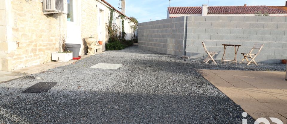 Longère 5 pièces de 195 m² à Charron (17230)