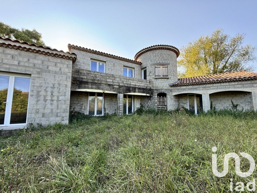 Maison traditionnelle 7 pièces de 199 m² à Aubenas (07200)