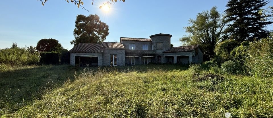 Maison traditionnelle 7 pièces de 199 m² à Aubenas (07200)