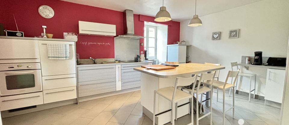 Maison traditionnelle 7 pièces de 170 m² à Saint-Privat (07200)