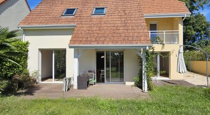 Traditional house 6 rooms of 130 m² in Boeil-Bezing (64510)