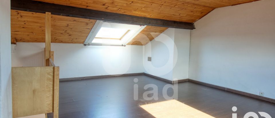 Maison 11 pièces de 286 m² à Neuville-aux-Bois (45170)