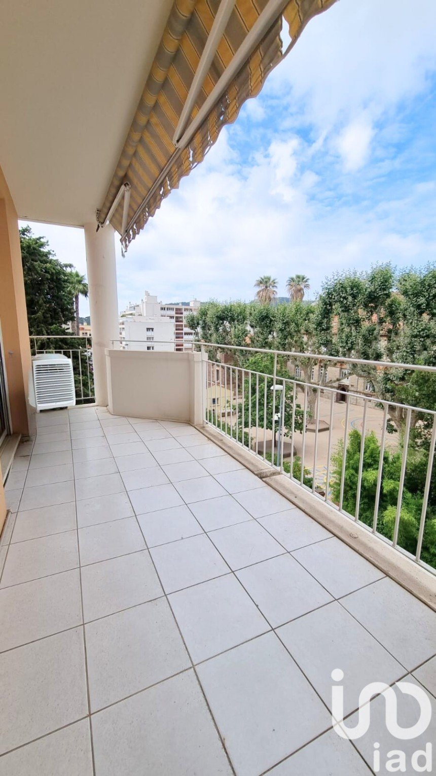 Appartement 3 pièces de 67 m² à Hyères (83400)