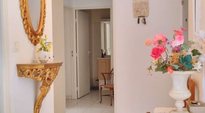 Apartment 3 rooms of 67 m² in Hyères (83400)