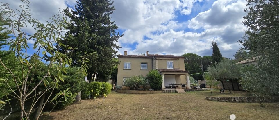 Traditional house 7 rooms of 147 m² in Bagnols-sur-Cèze (30200)