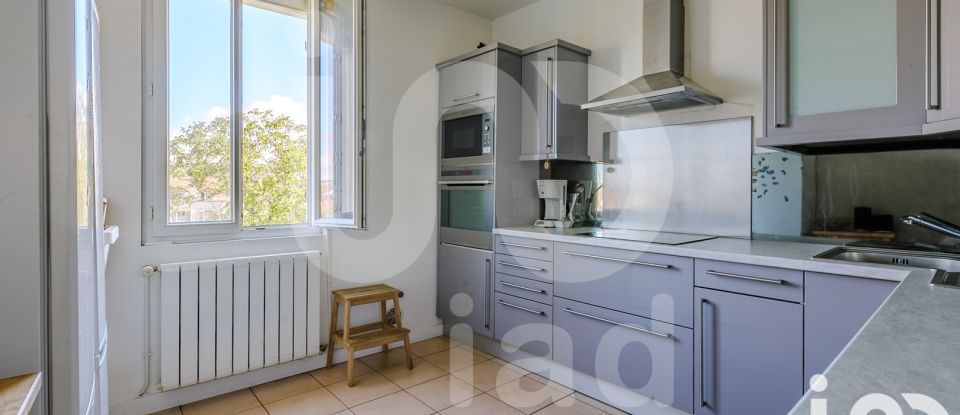 Duplex 8 pièces de 110 m² à Mantes-la-Jolie (78200)