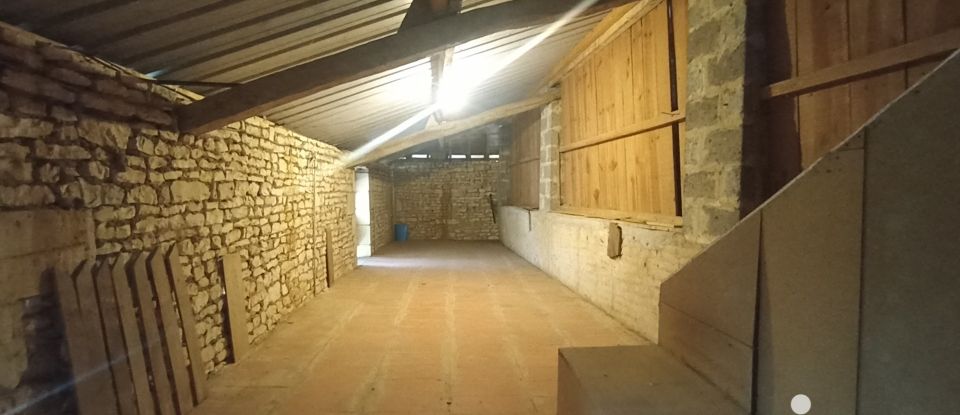 Traditional house 5 rooms of 125 m² in Ceaux-en-Loudun (86200)