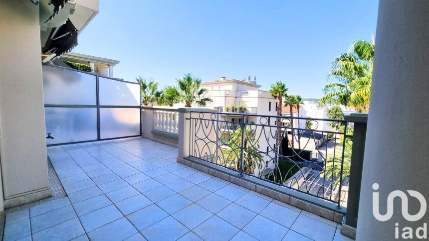 Appartement 4 pièces de 105 m² à Hyères (83400)