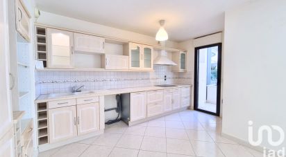 Apartment 3 rooms of 75 m² in Hyères (83400)