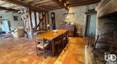 House 8 rooms of 196 m² in Église-Neuve-d'Issac (24400)