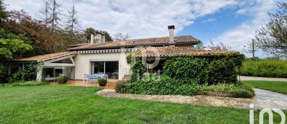 Maison de campagne 5 pièces de 247 m² à Montauban (82000)