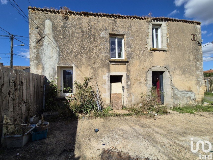 Maison 4 pièces de 92 m² à Saint-Martin-de-Sanzay (79290)