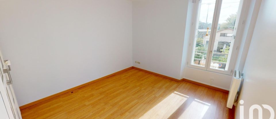 Duplex 4 rooms of 63 m² in Melun (77000)