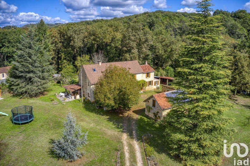 Maison traditionnelle 7 pièces de 233 m² à Sarlat-la-Canéda (24200)