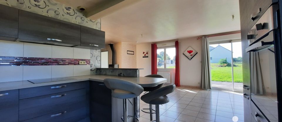 House 7 rooms of 117 m² in Saint-Jean-Kerdaniel (22170)