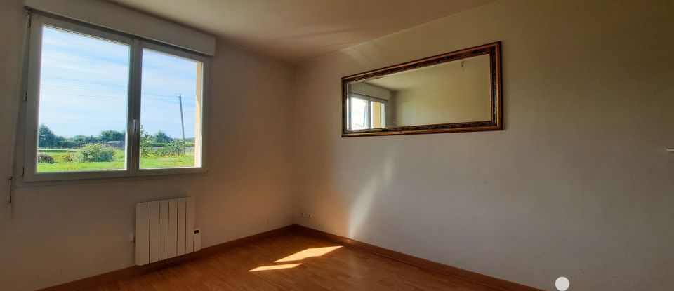 House 7 rooms of 117 m² in Saint-Jean-Kerdaniel (22170)