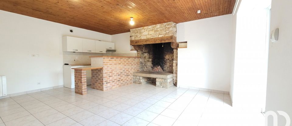 Longère 5 pièces de 105 m² à Saint-Aubin-d'Aubigné (35250)