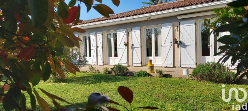 Traditional house 5 rooms of 118 m² in Chevanceaux (17210)