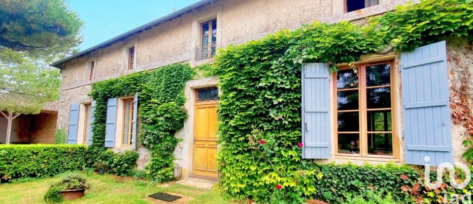 Maison de campagne 9 pièces de 201 m² à - (79500)