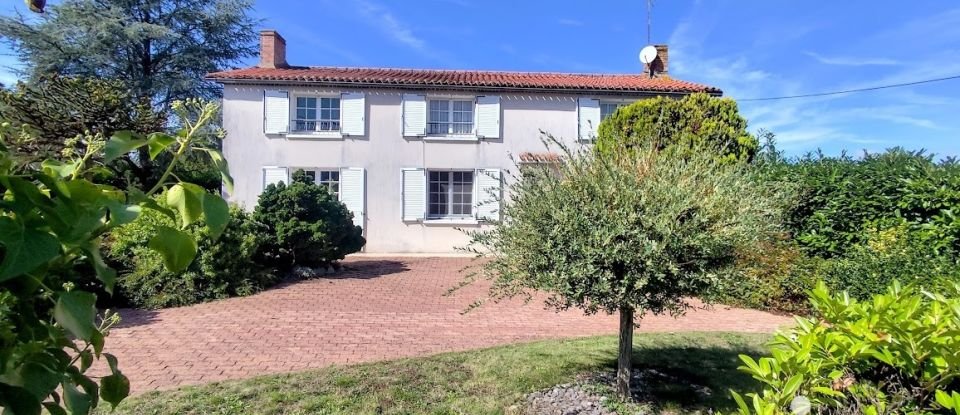 Village house 5 rooms of 140 m² in Clessé (79350)