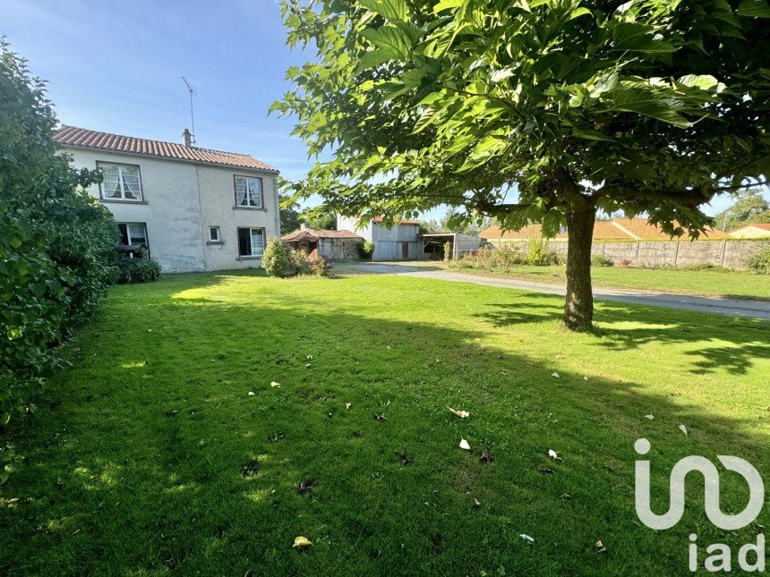 Maison traditionnelle 6 pièces de 153 m² à Saint-Maurice-le-Girard (85390)