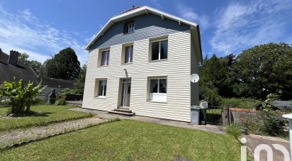 Maison 8 pièces de 138 m² à Bourg-Lastic (63760)